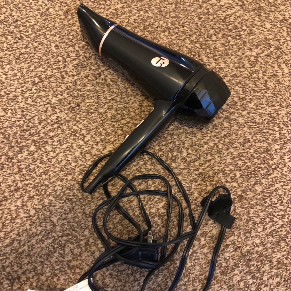 T3 Black Blow dryer